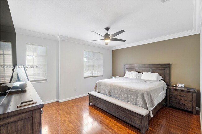 Building Photo - 4960 SW 136th Ave
