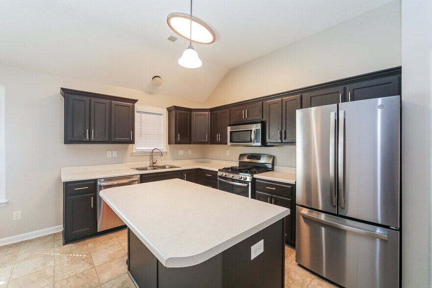 Building Photo - 7333 Green Ash Dr