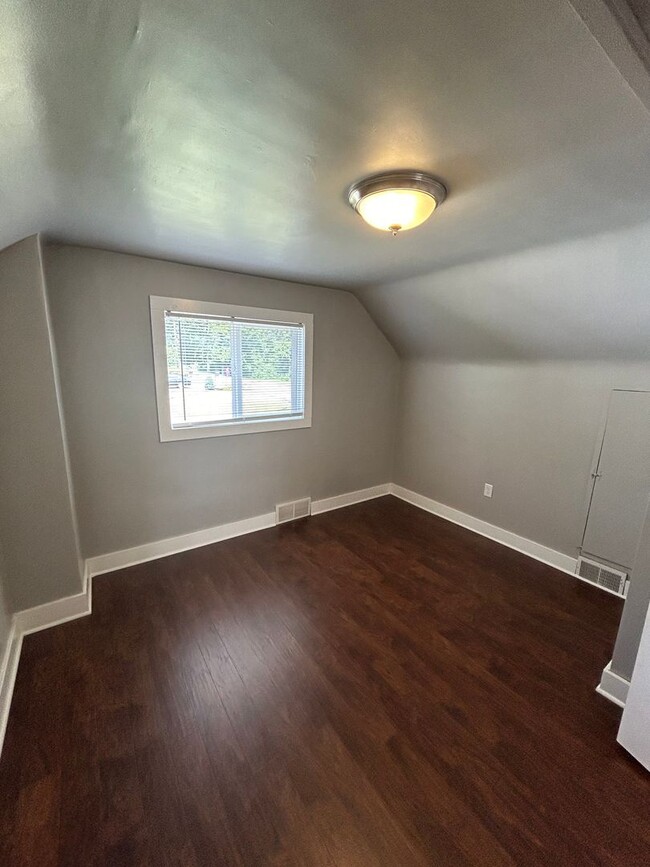 Building Photo - Cozy 3BR Home with Modern updated in Hopew...