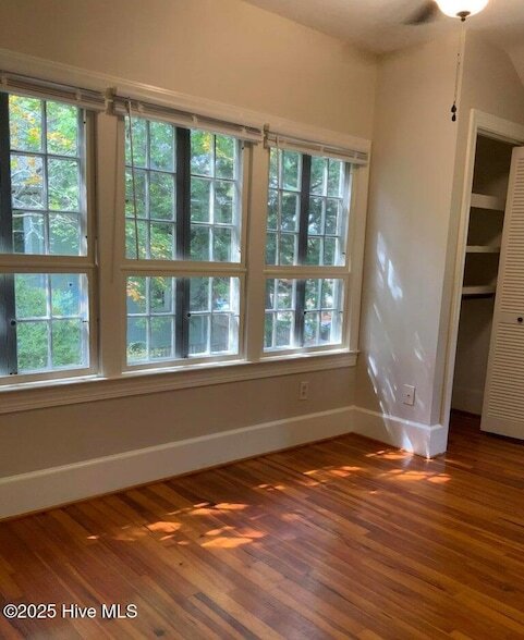 Building Photo - 220 E Vermont Ave