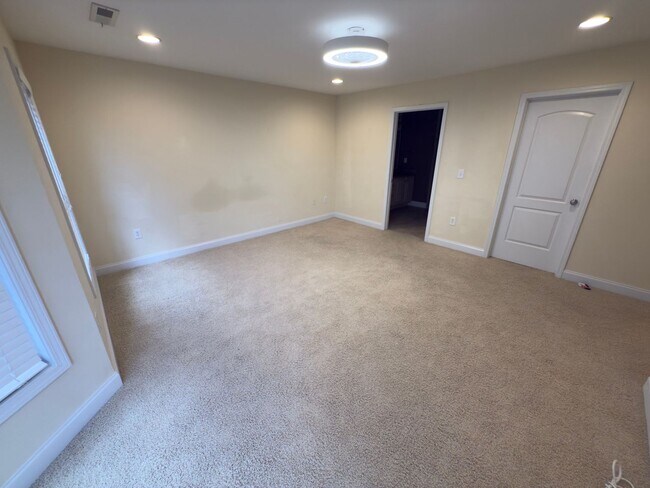 Building Photo - Christiansburg, 3 BR / 2.5 BA, Available Now