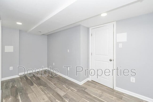 Building Photo - 1841 Graymount Way