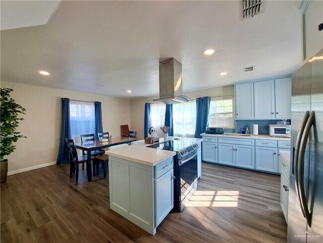 Building Photo - 16 Cedar Ave