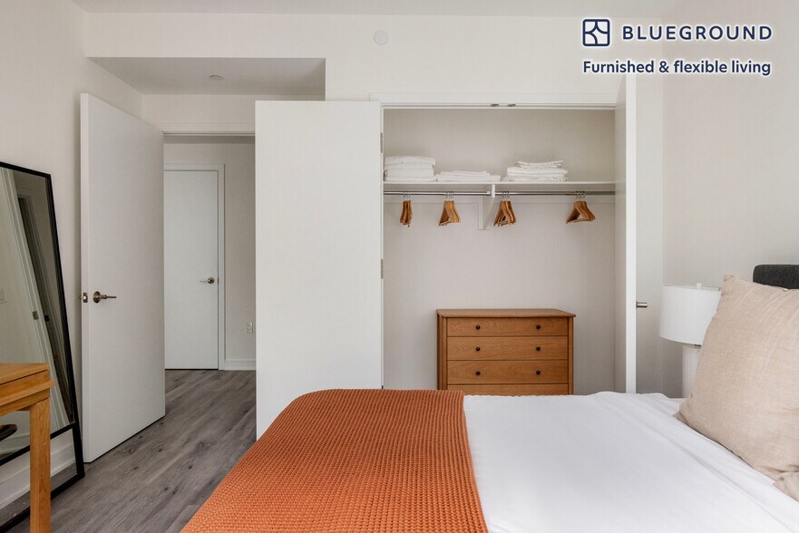 Building Photo - 949 1st St SE