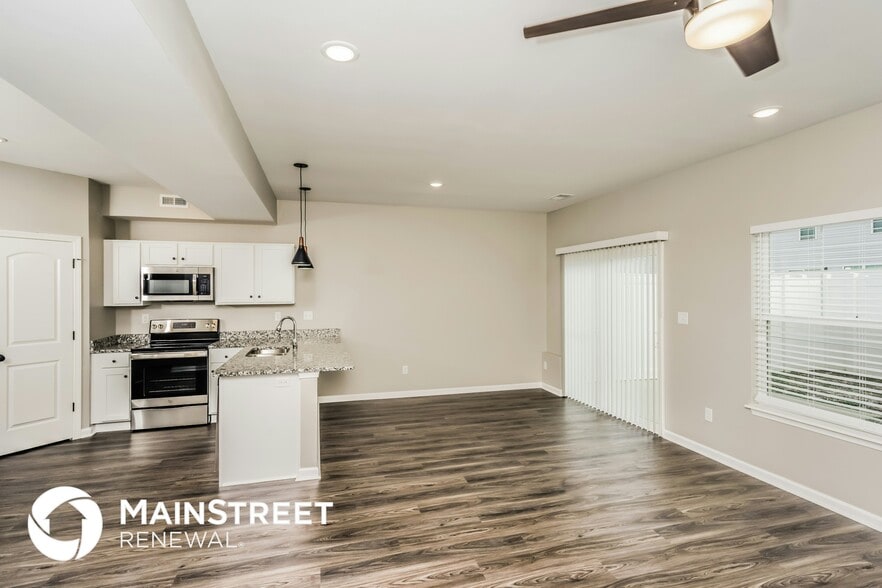 Building Photo - 2063 N Sarah Dr