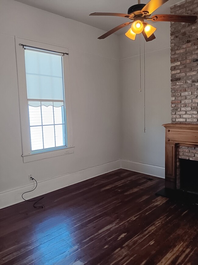 Building Photo - 220 Amelia St