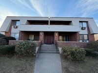 Building Photo - 565 Talcottville Rd