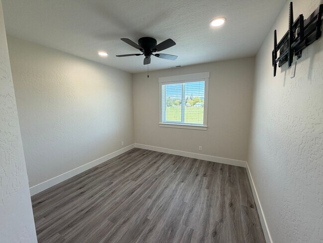 Building Photo - Brand New Hayden Townhome
