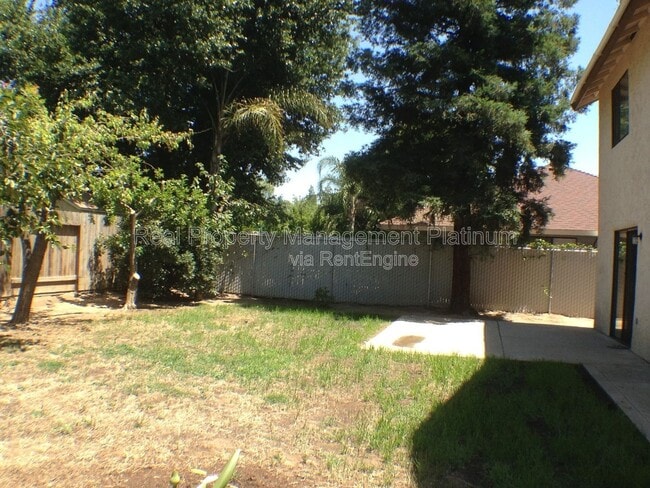 Building Photo - 675 N Claremont Ave