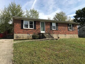 Building Photo - 3 Bedroom Brick Home - Move in Ready