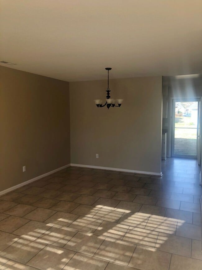 Building Photo - Beautiful Townhome 2Bed/ 1 Bath