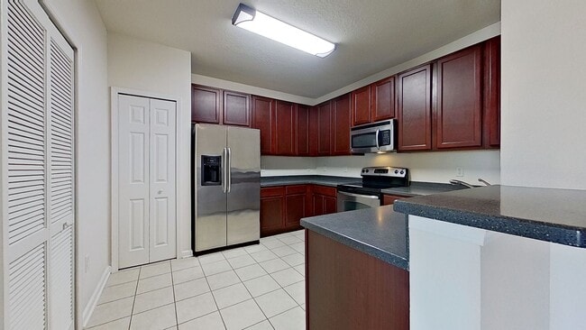 Building Photo - FIRST MONTH FREE OF RENT IF MOVE IN BY JUN...
