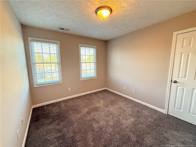 Building Photo - 2402 Larwood Dr