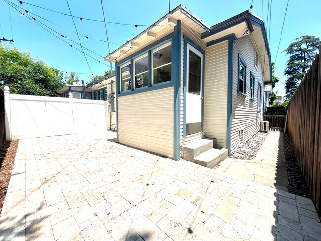 Building Photo - 1813 Ramona Ave