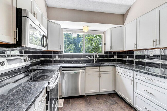 Building Photo - Spacious Home in Castle Rock