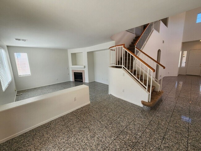 Building Photo - Stunning Five Bedroom home in Shadow Hills.