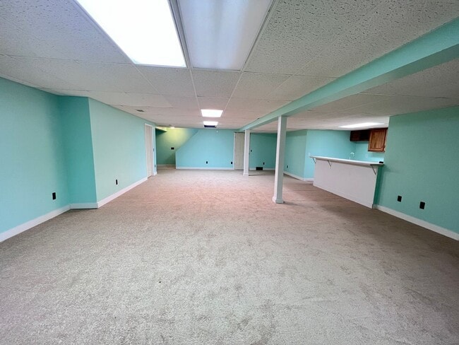 Building Photo - Large Home in Forest Hills School District