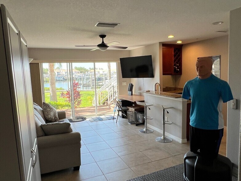Building Photo - 4355 Spinnaker Cove Ln