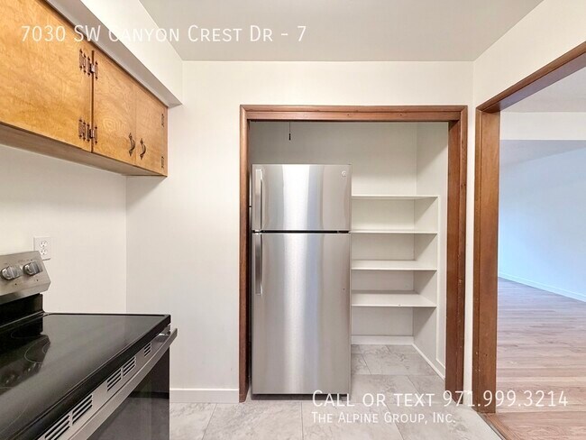 Building Photo - 7030 SW Canyon Crest Dr