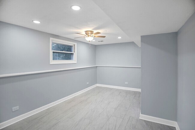 Building Photo - 7031 Glenwood Ln