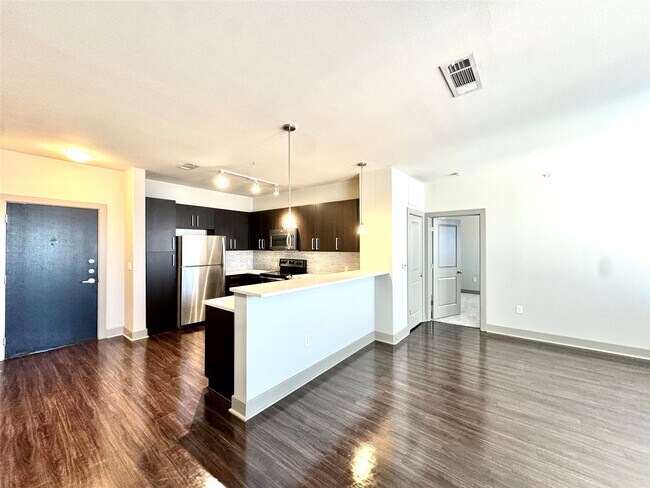 Building Photo - 1340 W Gray St