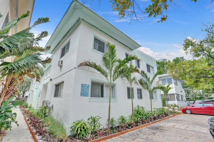 Building Photo - 1491 Lincoln Terrace