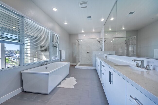 Building Photo - 13710 Goldenpine Trl