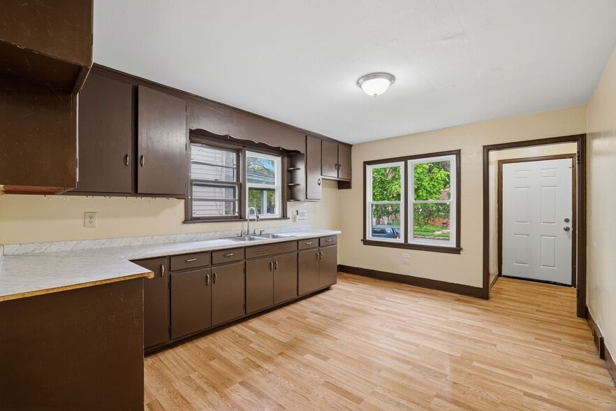 Building Photo - 414 18th St