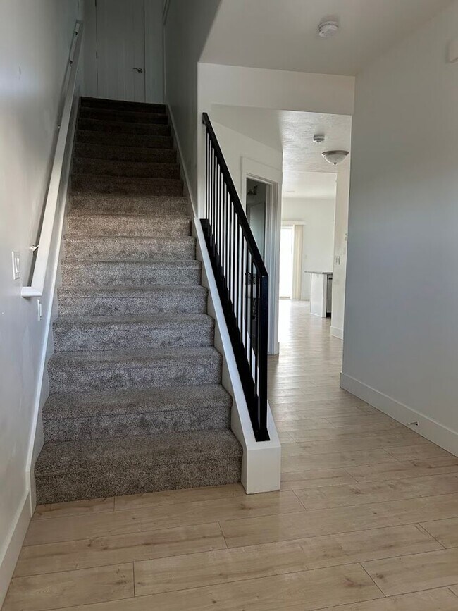 Building Photo - Huckleberry Townhomes