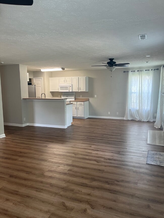 Building Photo - "Spacious 4-Bedroom Gem in Hermitage with 2.5 Baths and 1,824 Sq Ft of Comfort!"