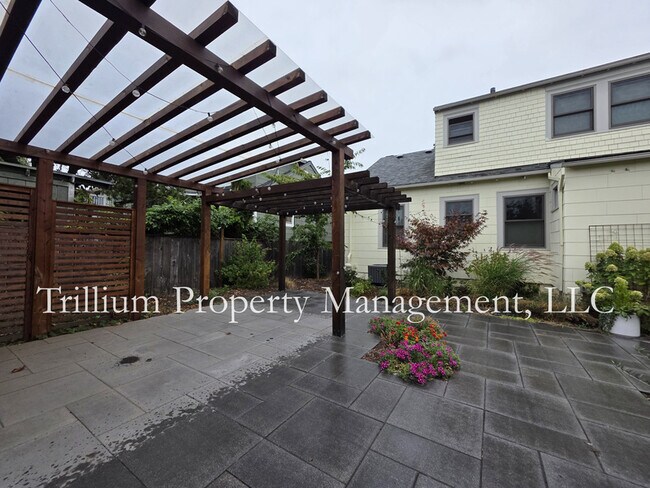 Building Photo - 3015 NE 67th Ave