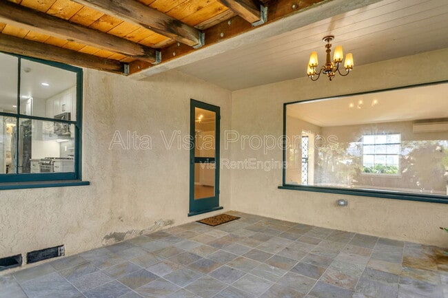 Building Photo - 4865 Lucille Pl