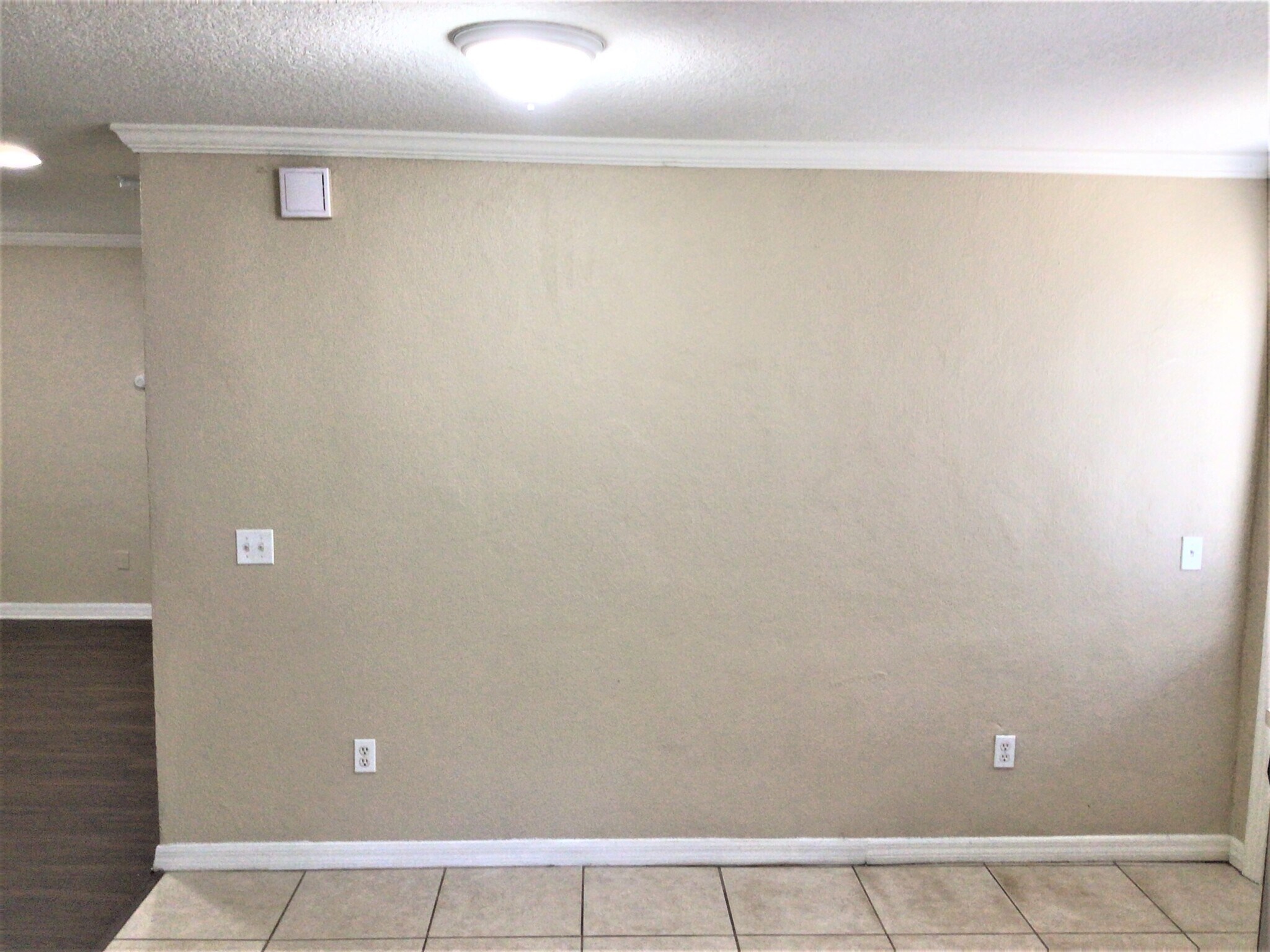 Building Photo - 245 Oak Run Ct