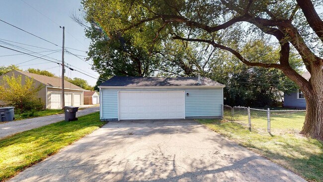 Building Photo - 4702 Young Ave