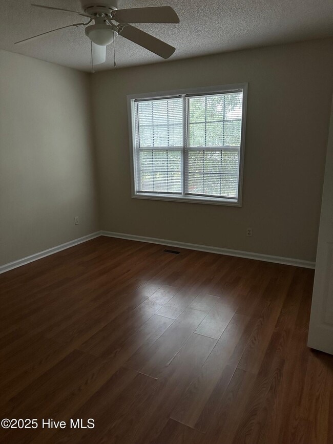 Building Photo - 3827 Sterling Pointe Dr
