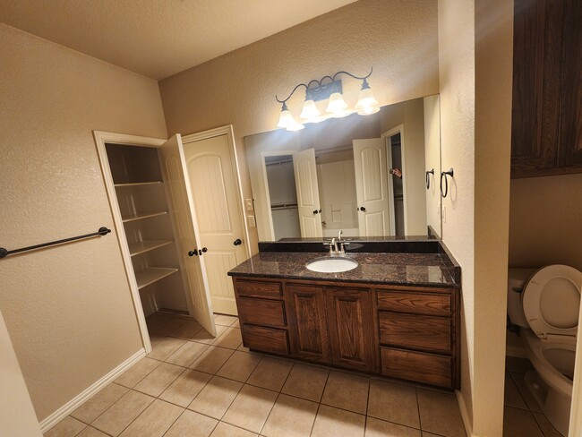 Building Photo - 437 Dunlap Ave