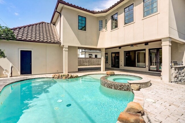 Building Photo - 3749 Olympia Dr