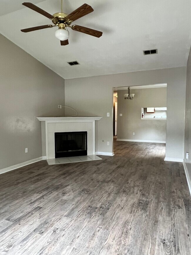 Building Photo - 4108 Mission Trace Blvd