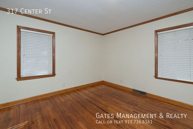 Building Photo - 317 Center St