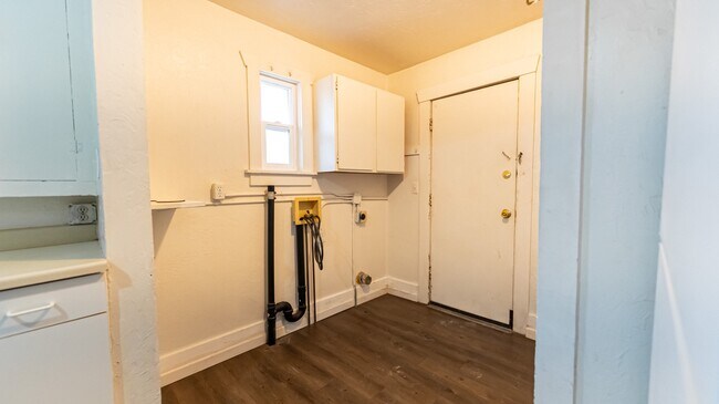 Building Photo - 725 N 10th Ave