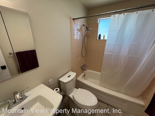 Building Photo - 3 br, 1 bath House - 1302 NE Dempsey Drive