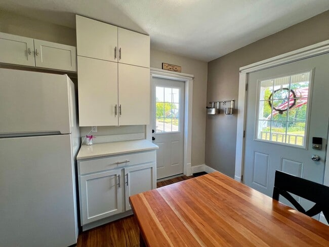 Building Photo - Beautifully Renovated & Fully Furnished Home in Peoria Heights!