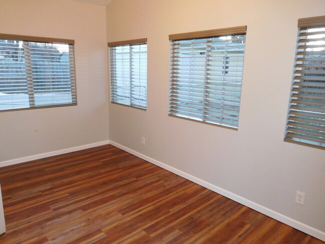 Building Photo - 1067 Ursula St