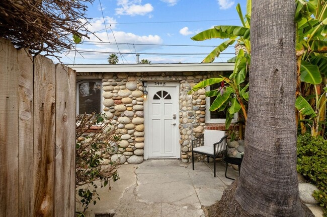 Building Photo - 344 Bonair St