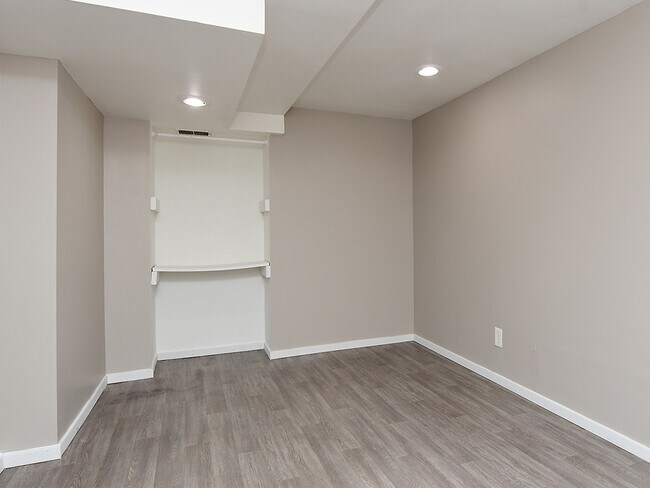 Building Photo - 355 Lincoln Ave