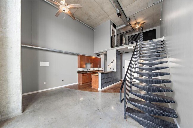 Building Photo - 2000 Bagby St