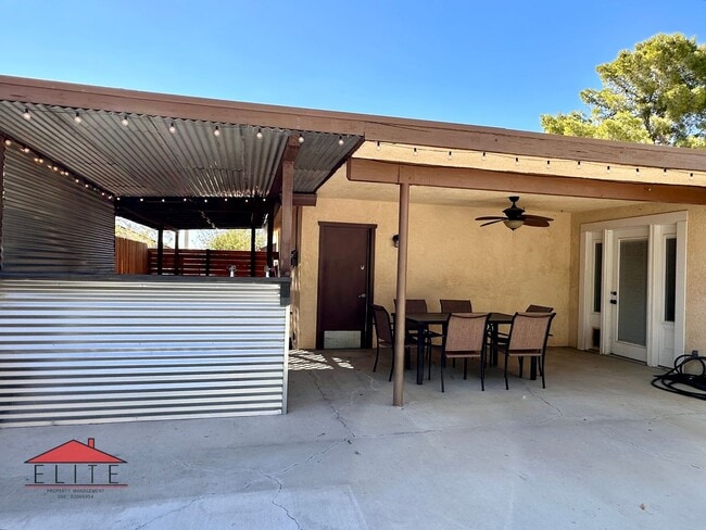 Building Photo - 224 Larkspur St