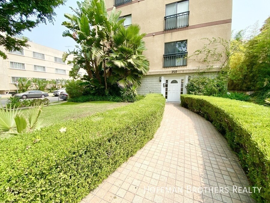 Building Photo - 350 N Oakhurst Dr