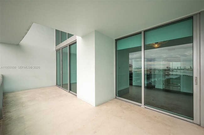 Building Photo - 900 Biscayne Blvd