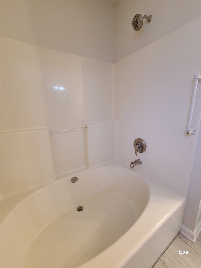 Building Photo - 2733 Airwood Dr